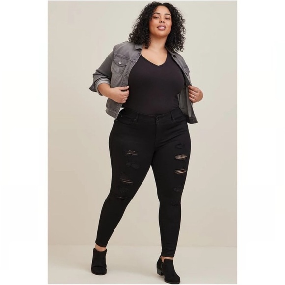 Torrid Bombshell Skinny Jeans | Distressed | Raw Hemline | Black - Picture 1 of 15